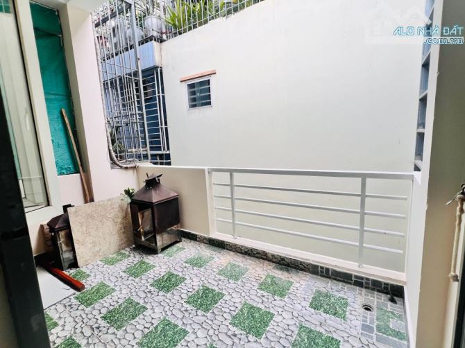 TRẦN QUỐC VƯỢNG - CẦU GIẤY- Ở NGAY - NGÕ THÔNG- HAI THOÁNG TRƯỚC SAU  - HƠN 7 TỶ - 18