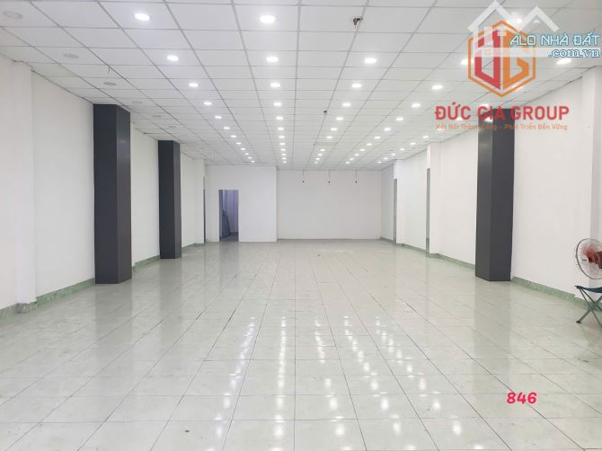 Cho thuê MBKD ngang 8m đối diện bv Đồng Nai đường Đồng Khởi giá chỉ 60tr/tháng - 2