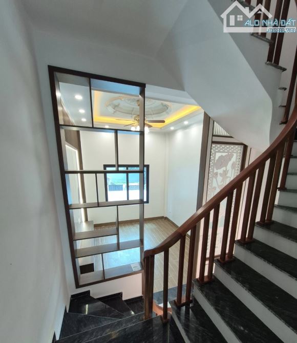 Bán nhà Đông Mỹ, Thanh Trì 56m2 x 5 tầng, gara ô tô vào nhà, giá 5,8 tỷ - 2