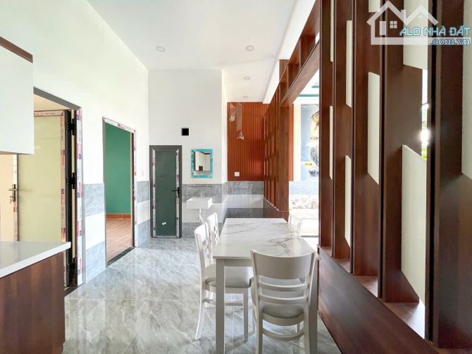 Bán Nhà Mỹ Hạnh Bắc gần ngã 3 Mỹ Hạnh,100m2 sổ hồng riêng , 3 phòng ngủ, bán 1.65 tỷ - 2