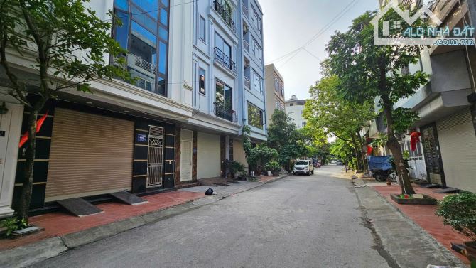 Bán Nhà Đẹp 50m2- 5T- Đất Dịch Vụ Văn La- KĐT Văn Phú- đường 2 ô tô tránh- Nhỉnh 15 tỷ - 2