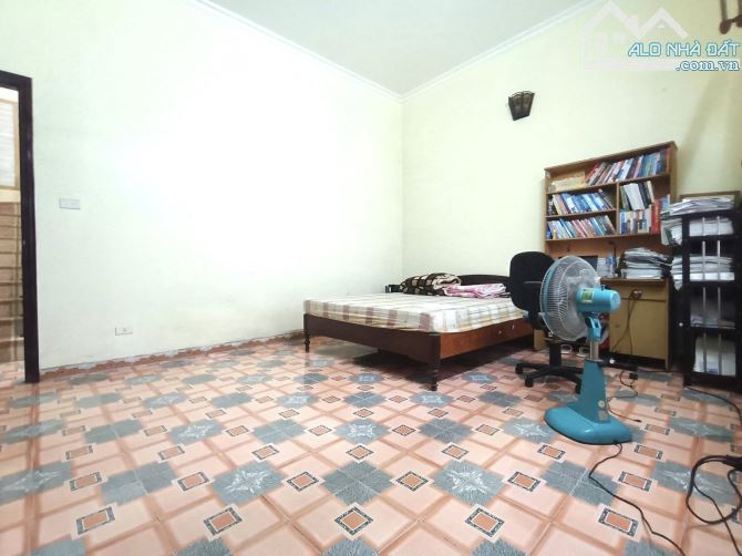 BÁN NHÀ PHÂN LÔ TỨ HIỆP. Ô TÔ TRÁNH . GẦN TRƯỜNG HỌC . DT 120 M . MT 10 . GIÁ 27 TỶ - 2