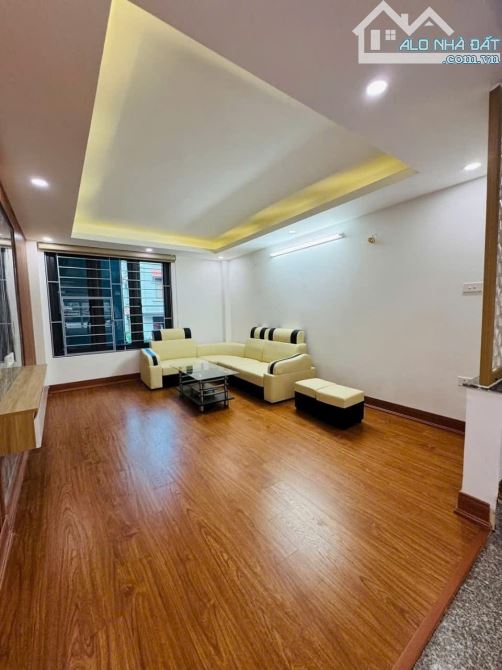 CẦN BÁN NHÀ MỚI ĐẸP KIM GIANG SÁT KĐT LINH ĐÀM.-  ÔTÔ TRÁNH 30M - NGÕ THÔNG - 2