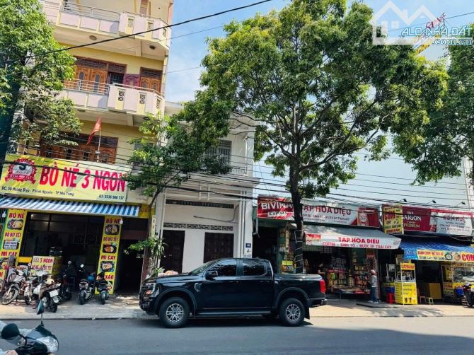 Bán căn nhà mặt tiền đường Hoàng Diệu - Vĩnh Nguyên gần biển. 278m2 ngang 9m nở hậu. - 2