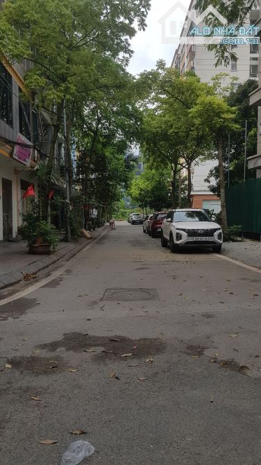 Bán nhà Phân Lô TĐC THANH AM ( Xóm Lò) - Long Biên, 75m2 - Mt 5.2m. Lô góc - 2