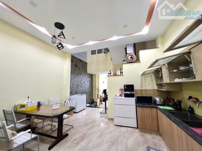 Siêu VIP Nhà Cách Mạng Tháng 8 P7 Q.Tân Bình DT:5x25m 4Tầng HĐT:90tr Giá:29 Tỷ - 2