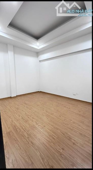 8.x tỷ/56 M2/4 tầng/7 M tiền/Phúc Đồng/ Ô tô đỗ cổng - 2