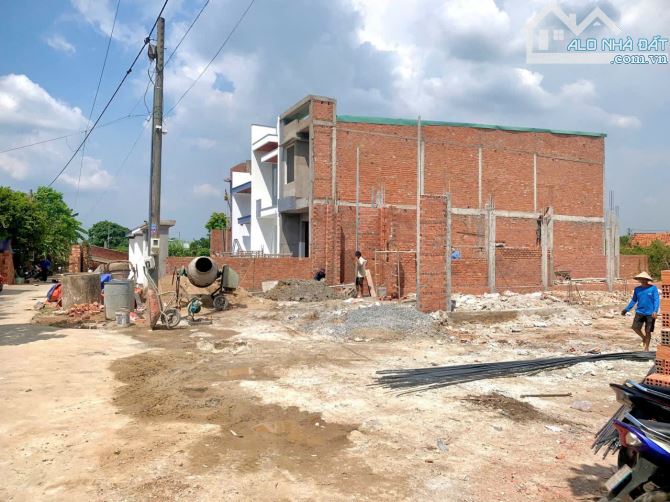 Mở bán 12 nền đất và nhà phố xây sẵn chính chủ sổ riêng sẵn thổ cư 100% gần chợ Thạnh Phú - 3