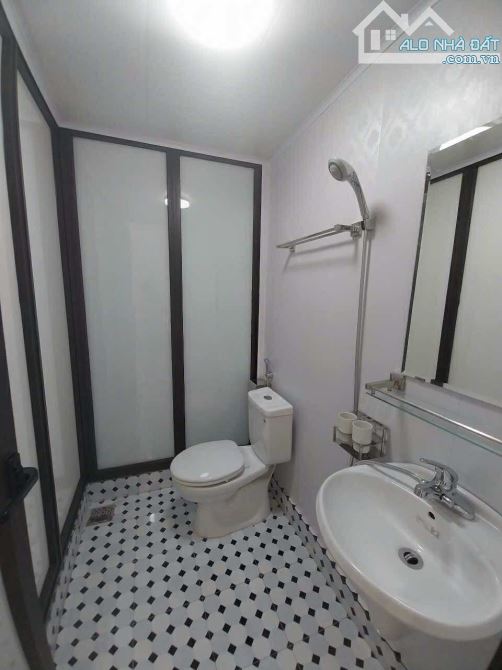 CẦN BÁN HỘ NHÀ 2 TẦNG MẶT ĐƯỜNG HÀNG CẤP - TP NAM ĐỊNH: VỊ TRÍ KINH DOANH TỐT, MT: 6m - 3