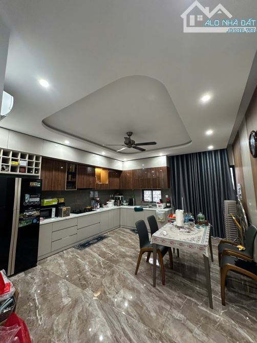 VỊ TRÍ KIM CƯƠNG VIEW BIỂN MT HOÀNG SA NHÀ 3 TẦNG 1 TUM - 3