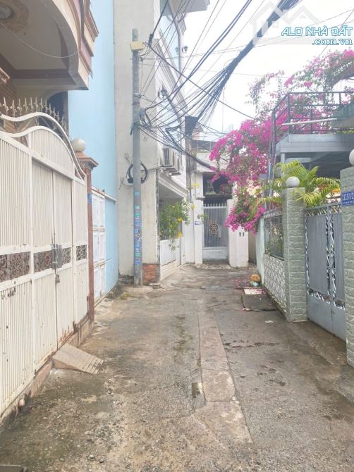 Bán lô đất đường xe hơi P. Trung Dũng. Cách nguyễn ái Quốc 100m ngay cổng 2 - 3