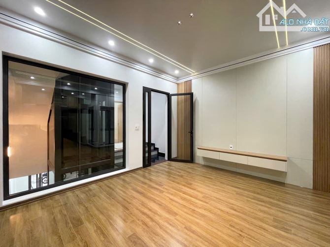 🌳Nhà 5.5 tầng thang máy tuyến 3 bên chẵn Văn Cao - 75m2 - Giá 12,2 tỷ - Full nội thất - 4