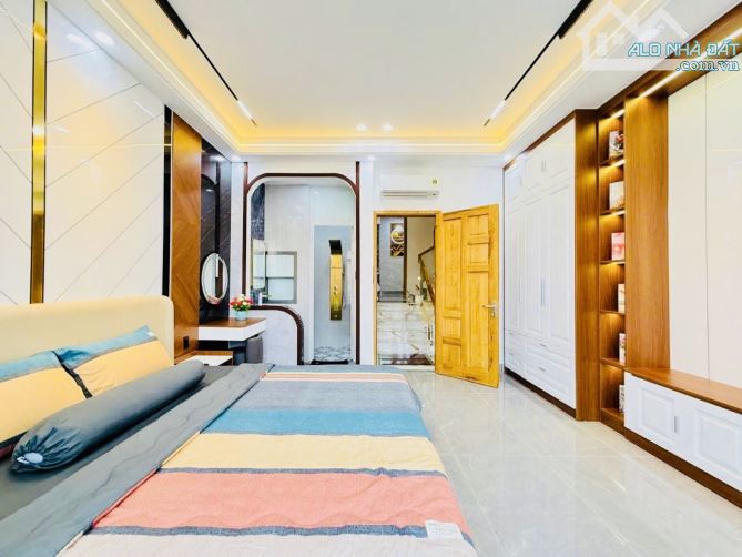 Bán nhà mặt tiền Gò Vấp, 9 phòng ngủ, thang máy, gần công viên Làng Hoa, 17 tỷ hơn - 4