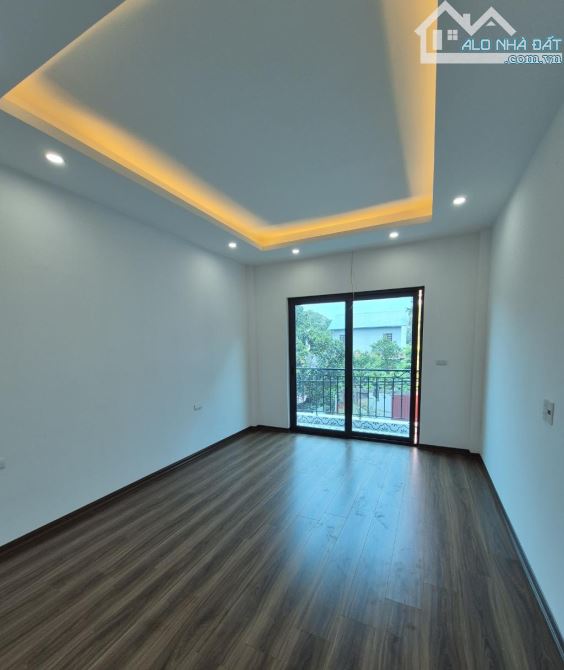 Bán nhà Đông Mỹ, Thanh Trì 56m2 x 5 tầng, gara ô tô vào nhà, giá 5,8 tỷ - 5