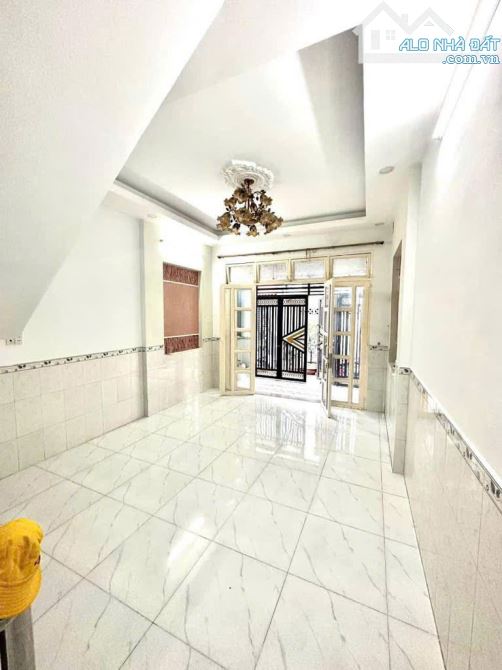 Bán nhà 2 tầng hẻm 538 Đoàn Văn Bơ, lộc nở hậu, KQH, giá 5.5 tỷ - 5