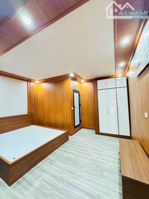 Bán nhà 3 tầng ngõ phố Tuệ Tĩnh, phường Bình Hàn, TP HD, 62.6m2, mt 4.7m, 3 ngủ, 4vs - 5