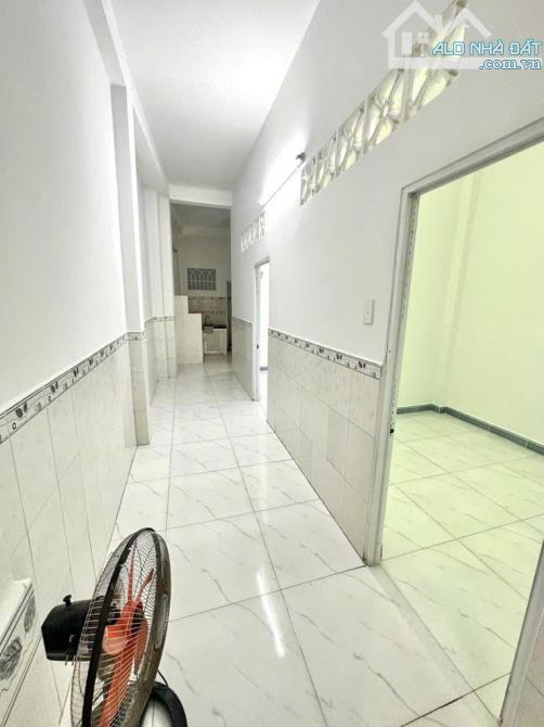 Bán nhà 2 tầng hẻm 538 Đoàn Văn Bơ, lộc nở hậu, KQH, giá 5.5 tỷ - 6
