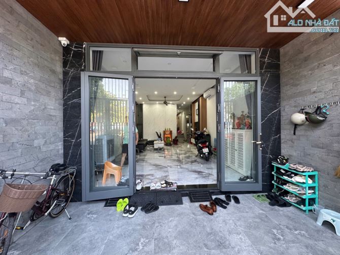 VỊ TRÍ KIM CƯƠNG VIEW BIỂN MT HOÀNG SA NHÀ 3 TẦNG 1 TUM - 6