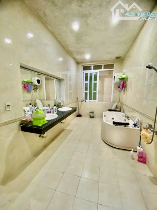 Bán nhà dân xây khu phân lô Ngô Gia Tự - Văn Cao . DT 73m2 x 4T. Oto đỗ cửa - vào nhà - 6