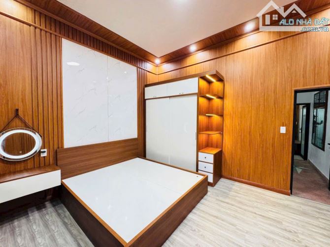 Bán nhà 3 tầng ngõ phố Tuệ Tĩnh, phường Bình Hàn, TP HD, 62.6m2, mt 4.7m, 3 ngủ, 4vs - 7