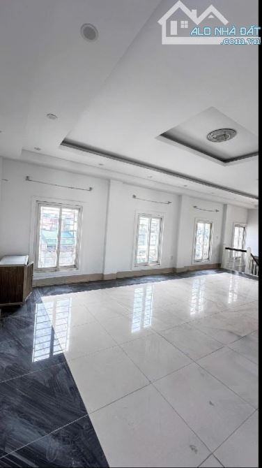 8.x tỷ/56 M2/4 tầng/7 M tiền/Phúc Đồng/ Ô tô đỗ cổng - 7