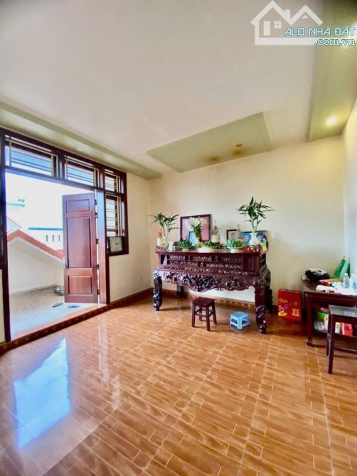 Bán nhà dân xây khu phân lô Ngô Gia Tự - Văn Cao . DT 73m2 x 4T. Oto đỗ cửa - vào nhà - 8