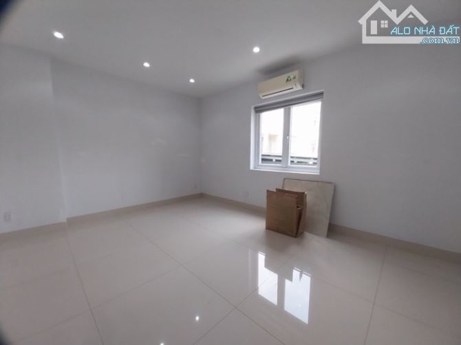 Bán nhà 3 tầng 5x17 mặt tiền Lê Thị Riêng, ngay UB Quận 12 - 9