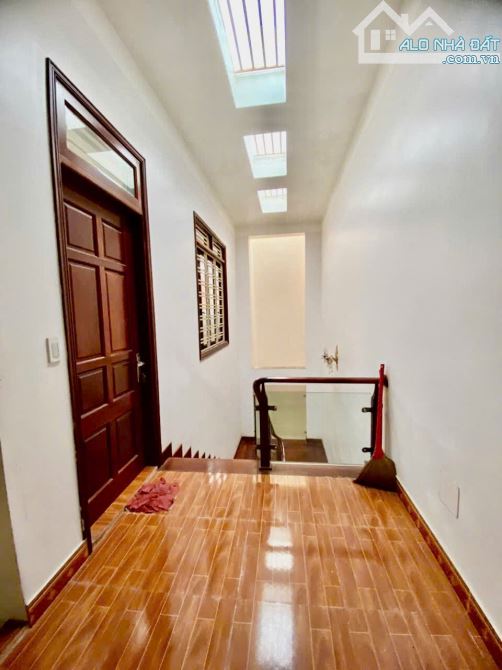 Bán nhà dân xây khu phân lô Ngô Gia Tự - Văn Cao . DT 73m2 x 4T. Oto đỗ cửa - vào nhà - 9
