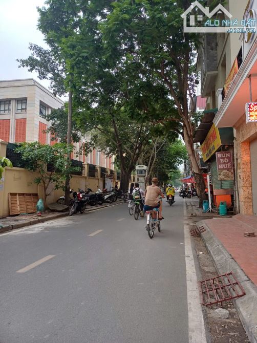 NHÀ 5 TẦNG, 60M2 MẶT PHỐ PHÙNG CHÍ KIÊN KHU VỰC V.I.P CẦU GIẤY