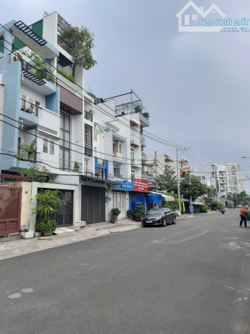 Bán gấp nhà đường 9M, P.Tân Thuận Tây, Q7, 92m2, 4 lầu, chỉ 14,5 tỷ!