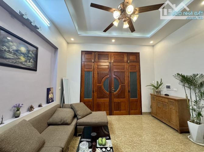 SIÊU PHẨM TT HÀ ĐÔNG-5 TẦNG-MT 4.3M -CÁCH 30M RA ĐƯỜNG OTO TRÁNH-AN NINH TỐT-💰 CHỈ HƠN 6