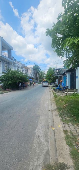 Cần bán lô đất 10x20 Gần Bệnh Viện Đại Học Tân Tạo.