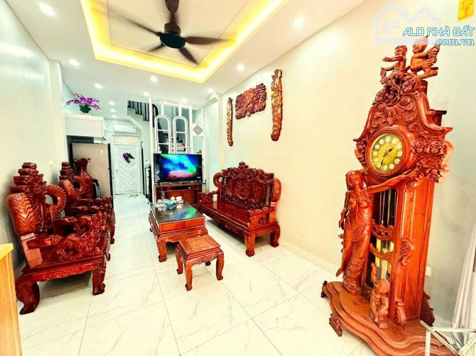 HÀ TRÌ HÀ ĐÔNG-5 TẦNG- AN NINH TÔT-TẶNG NỘI THẤT-OTO ĐỖ CÔNG-GẦN PHỐ