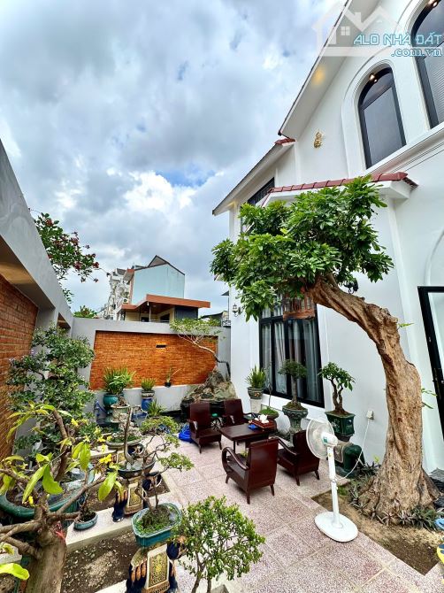 Bán biệt thự vườn 350m2 Lê Văn Chí, Linh Trung, Thủ Đức, giá 14.7 tỷ