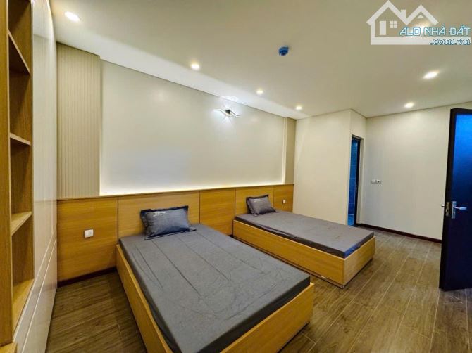 Bán Toà CCMN Nguyễn Xân Khoát, Khu Ngoại Giao Đoàn DT 150M 9T MT 9.8M KD 200Tr/Tháng