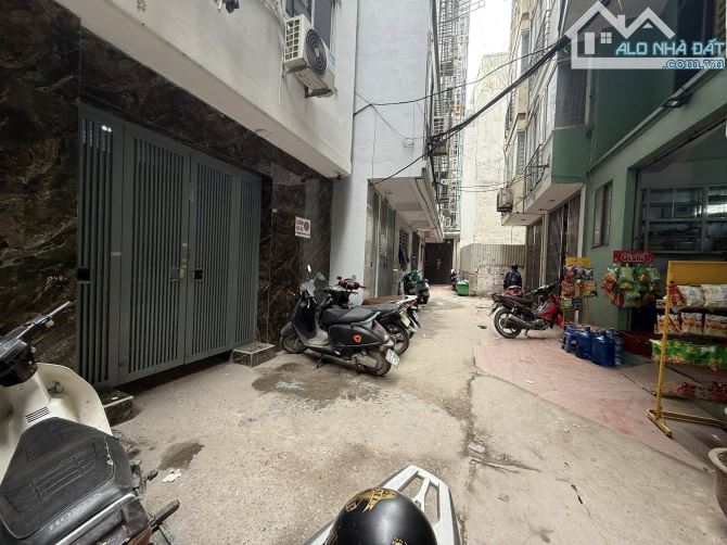Bán tòa nhà chung cư mini cho thuê 9 tầng đường Triều Khúc, Thanh Xuân.
