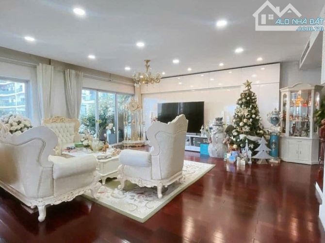 Bán căn Duplex GOLDEN WESTLAKE Thuỵ Khuê 305m2 3pn 3vs 50,5 tỷ full NT, view trọn Hồ Tây