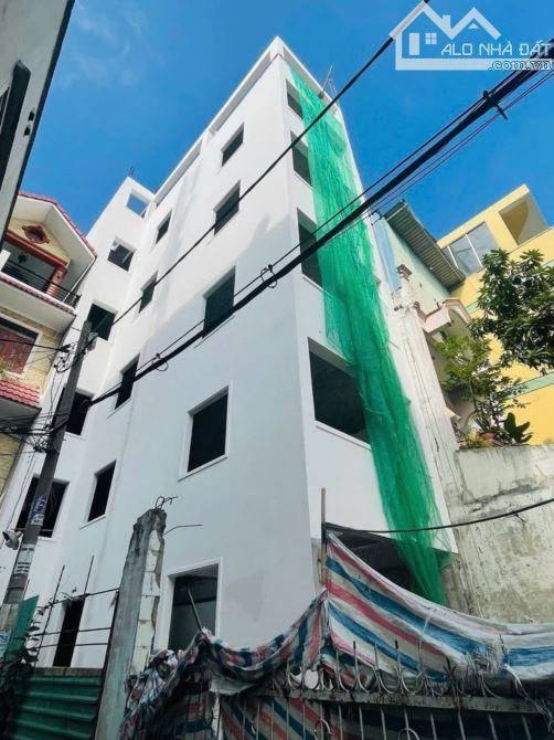 CHDV 6 tầng. Thang máy. 173m2. 33 Phòng. Doanh thu 140tr. Ngay Emar. 15.x tỷ. Hẻm 10m thôn