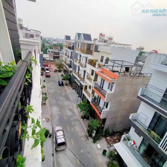 lô đất hẻm 10m đường Nguyễn Văn Quá 4,7x11m, giá 4,3 tỷ