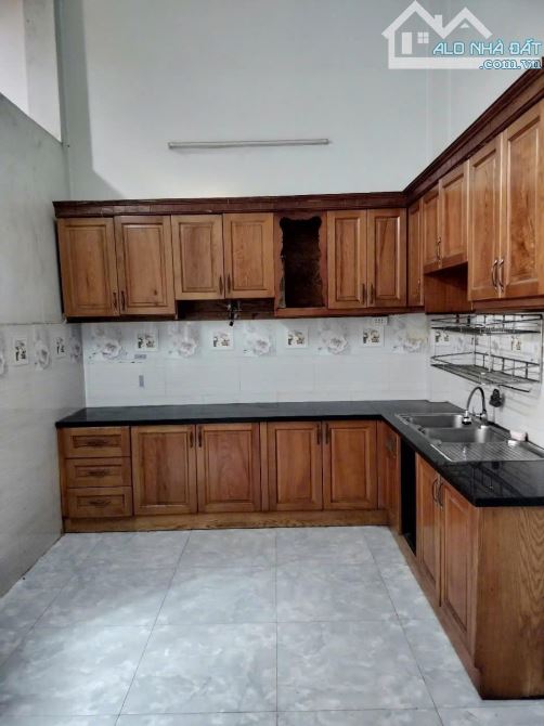 Nhà bán: đường Hương Lộ 2. Q Bình Tân. DTSD 95m2. 3 tầng. Giá bán 7.1 tỷ