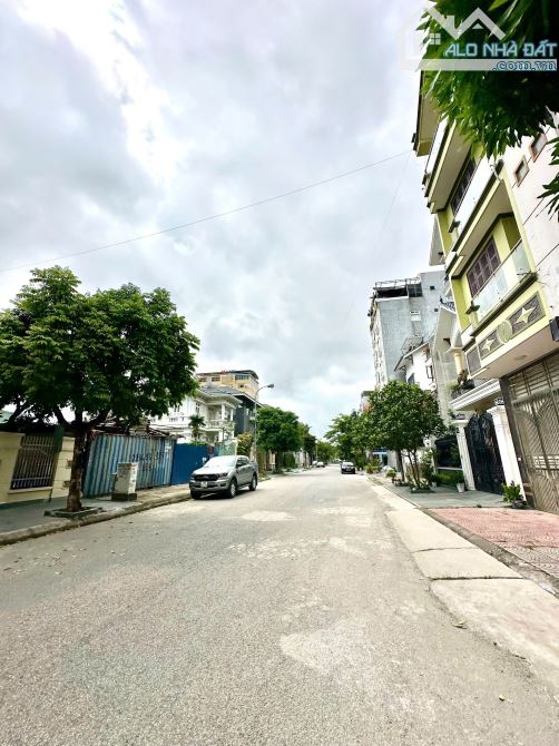 🍀 Bán đất biệt thự tuyến 2 Lê Hồng Phong  - Diện tích: 425m ( ngang 17m )  - Vị trí: Lô 1