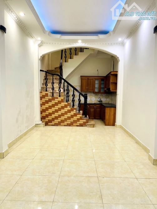 An Dương Tây Hồ.DT: 30M2 x 4T..MT: 3,6M...SĐCC.. Giá 8,2 tỷ