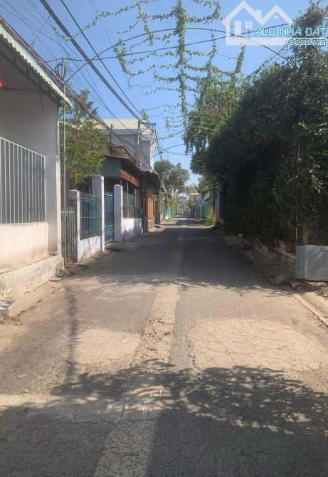 Bán nhà 1 trệt 1 lầu ngay nhà thờ Trà Cổ Bình Minh 122m2 giá 2 tỷ