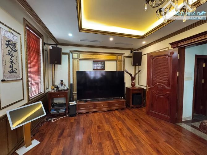 Bán nhà mặt phố, lô góc, Nguyên Hồng, Đống Đa 70m2 5 tầng MT 5m 39 tỷ