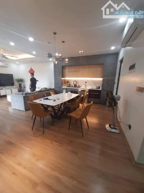 Bán nhà mặt phố Hàng Gai, quận Hoàn Kiếm, 220m2 x 8 tầng, mặt tiền rộng, 280 tỷ!!!