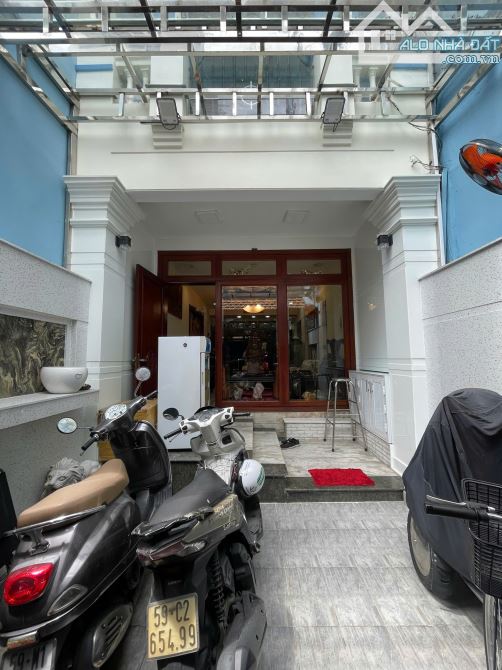 Siêu Hiếm - Nhà Vip ngay Cư Xá Lữ Gia - 112m2, 3 tầng thiết kế riêng - Cần bán gấp 20 tỷ