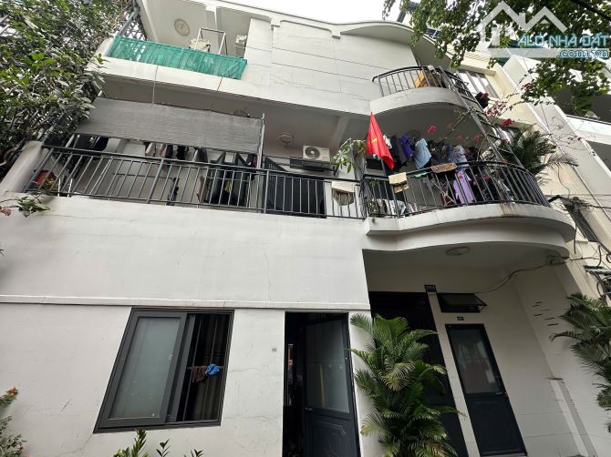 Bán CHDV 290m2 Quốc Lộ 13 Có 32 Phòng Doanh Thu 150 Triệu/tháng Gía 30 Tỷ 900