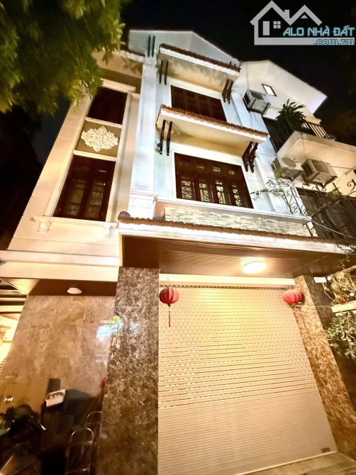 Siêu phẩm biệt thự Mễ Trì - 127m2 x 4 tầng - Ô tô tránh - Vỉa hè rộng