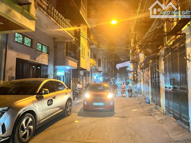 Bán nhà mặt phố Tân Ấp Ba Đình.DT::43m2 x 5 T...SĐCC.. Giá 11,9 tỷ