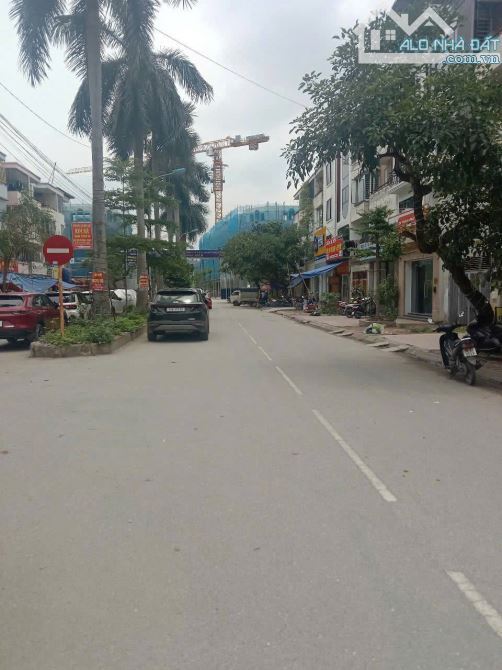 TRUNG TÂM CẦU GIẤY. PHÂN LÔ. Ô TÔ TẢI. Ở. CHO THUÊ. LÀM VĂN PHÒNG. 50 M2. GIÁ 23 TỶ.